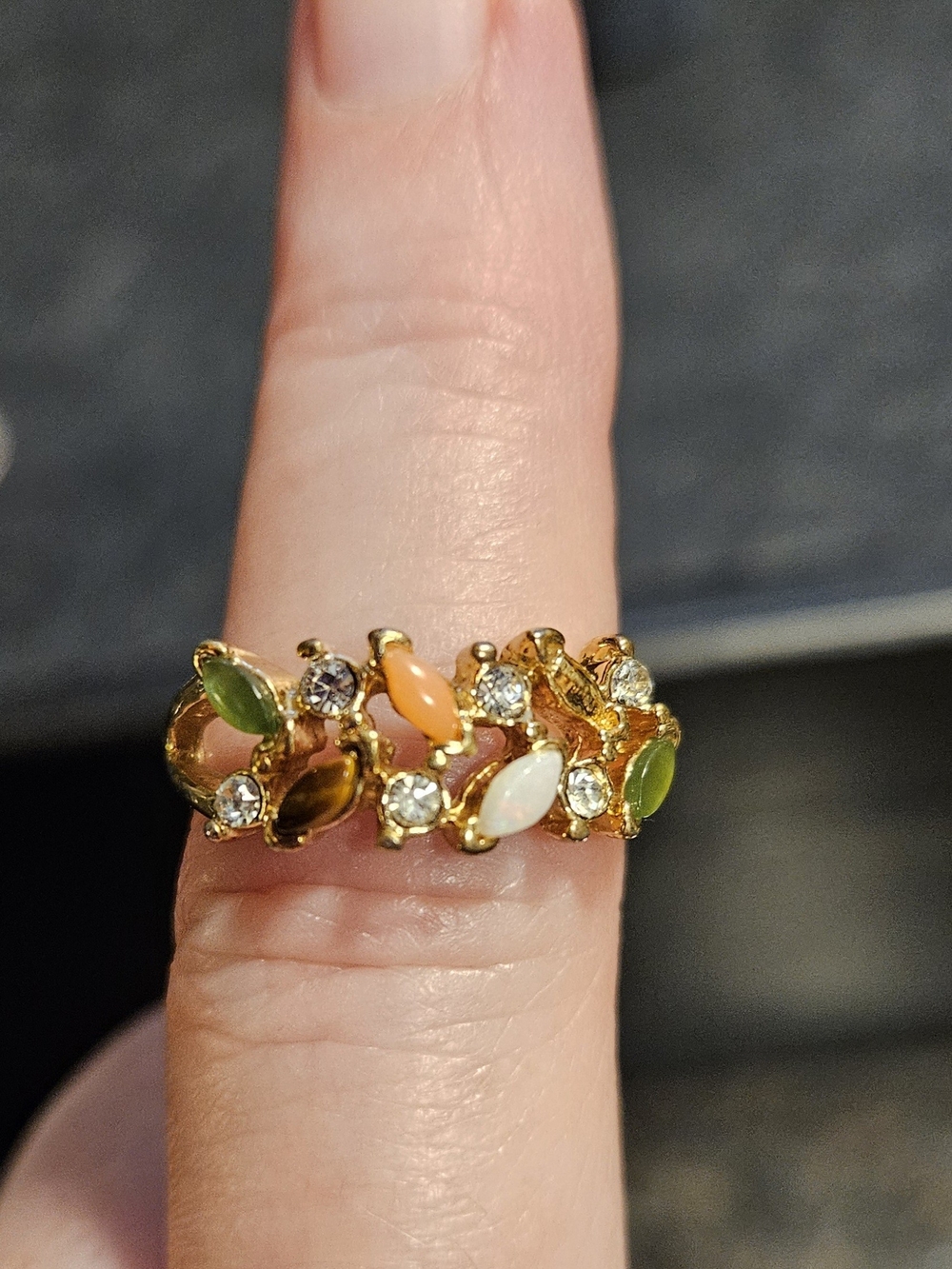 Gold Plated Multicolor Leaf Crystal Band Ring. Size 7.5 One Stone Missing.